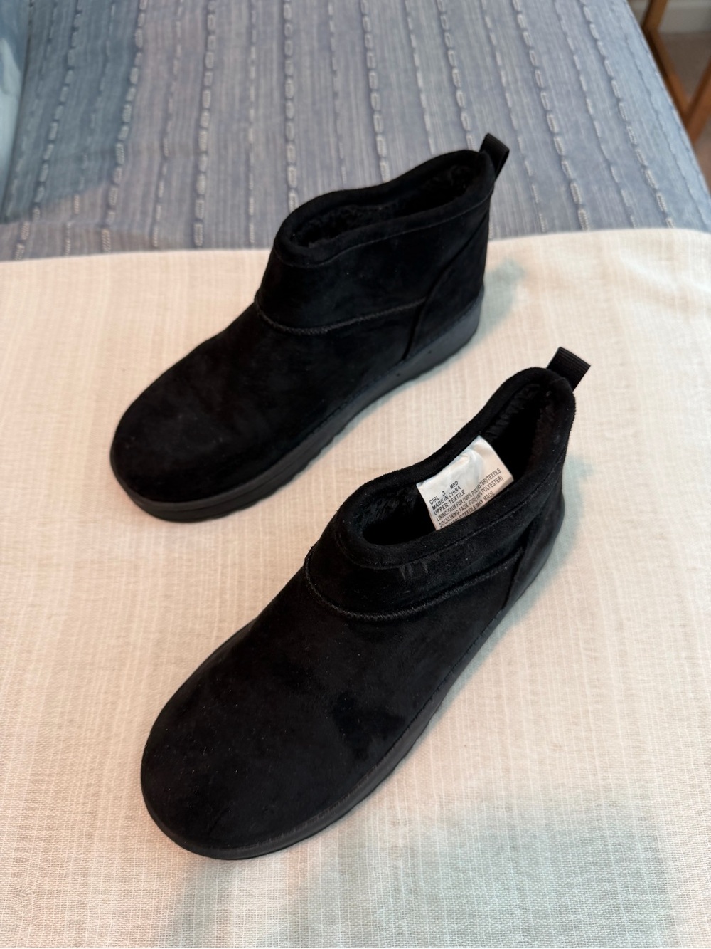 Soma Kids Black Slip-On Ankle Boots size 3